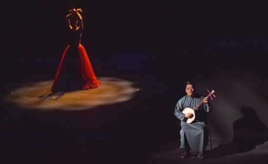 1月9日，地水南音传承人杨恩华（右）表演南音。新华社记者 陈铎 摄