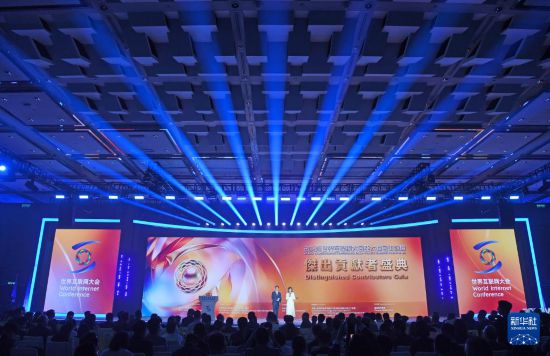 4月13日拍摄的2026年世界互联网大会亚太峰会主论坛暨杰出贡献者盛典现场。新华社记者 陈铎 摄