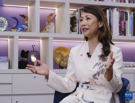 香港演艺学院校长陈颂瑛接受新华社记者专访（4月1日摄）。新华社发（王申摄）