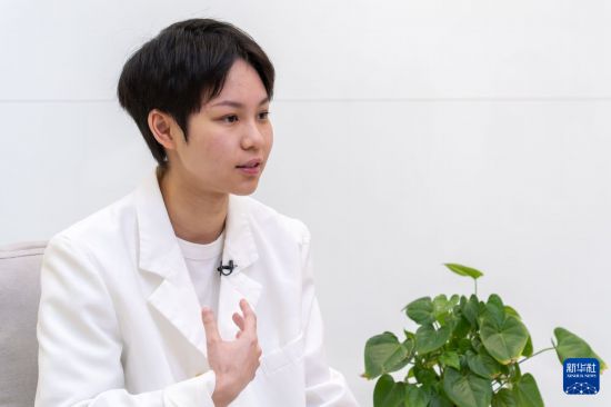 　　6月15日，海外潮人企业家协会会员林纪潼接受采访。新华社记者 朱炜 摄