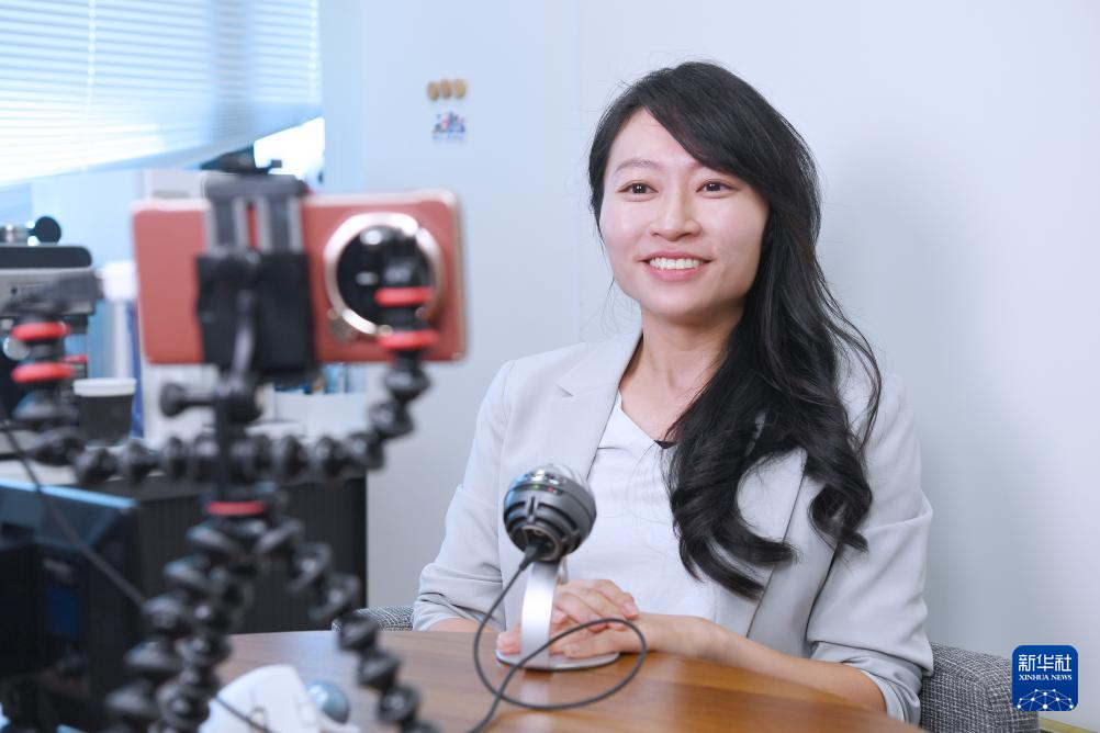 4月20日，陈颖欣在录制自媒体视频。新华社记者 陈铎 摄